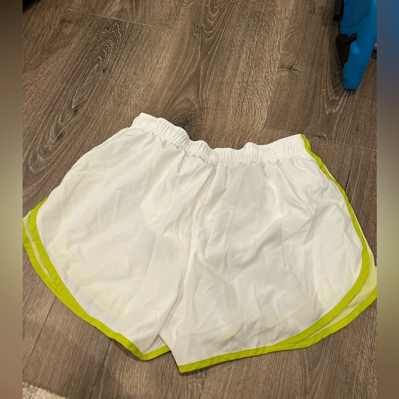 Nike Women’s Tempo Dri-fit Shorts Size Large - Picture 4 of 4